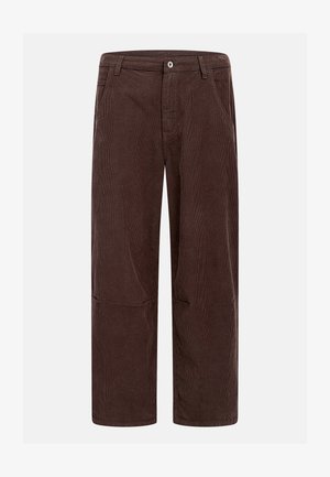 Pantalon en velours côtelé marron avec une coupe droite, doté d'une fermeture avant à boutons, de poches latérales et d'une texture côtelée.