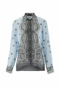 Blusa a maniche lunghe di colore azzurro chiaro con motivo paisley in grigio e nero, bottoni argentati e dettagli decorativi sulle maniche. Tessuto semi-trasparente.