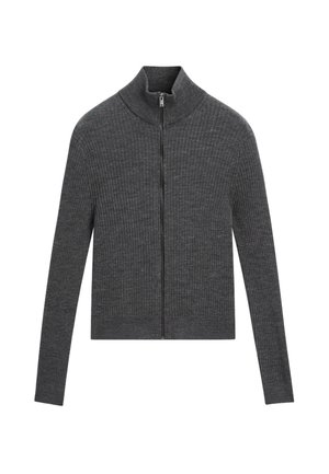 Mørkegrå ribstrikket sweater med lange ærmer, fuld frontlynlås og høj krave.