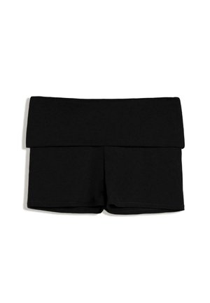 Sorte shorts med foldet taljebånd, bred foldet top og enkelt, tætsiddende design på hvid baggrund.