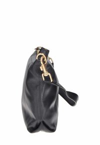Borsa a mano nera in pelle con superficie texturizzata, dettagli in oro e tracolla staccabile. Chiusura con zip nella parte superiore.