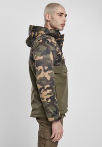 Urban Classics CAMO MIX PULL OVER  - Jas - olive/wood camo