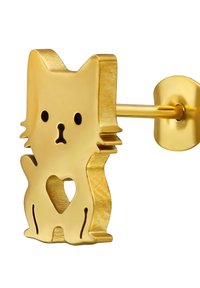 Boucle d'oreille en forme de chat doré avec une découpe en cœur. Présente une surface polie, un design solide et un tige droite avec un fermoir rond.