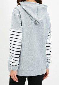 Trendyol Jersey con capucha - grey