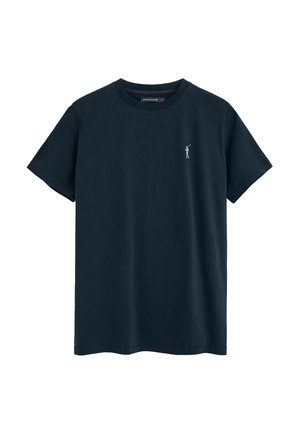 Camiseta de manga corta azul marino oscuro con cuello redondo, pequeño logo de jugador de polo blanco en el pecho izquierdo y etiqueta "Polo Club" dentro del cuello.