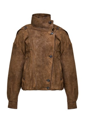 Veste courte en daim marron avec col haut, fermeture asymétrique à boutons, pattes d'épaule et poches avant.