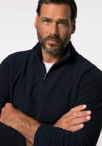 JP1880 TROYER STEHKRAGEN ZIPPER - Felpa in pile - navy blue