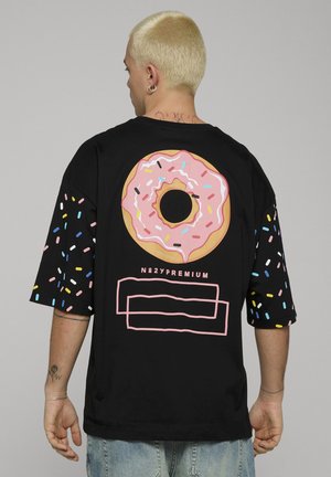 - T-shirt z nadrukiem