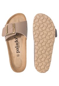 Infradito beige con una larga fascia che presenta una fibbia rettangolare dorata. Soletta morbida e testurizzata e suola in gomma con motivo.