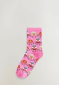 Klart pink sok med gentagne smilende juleskudding, mincepai og stjerne småkage-figurer med arme og ben.