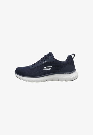 Scarpe da ginnastica atletiche in rete blu navy con tomaia testurizzata, suola in gomma bianca, colletto imbottito e logo "S" sul lato. Design con lacci e vestibilità flessibile.