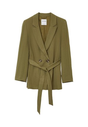 Olivgrüner Damenblazer mit Reverskragen, zwei vorderen Knöpfen und gebundenem Stoffgürtel, langen Ärmeln und strukturiertem Stoff.