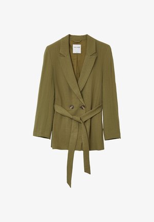 Blazer pour femmes en vert olive avec col à revers, deux boutons à l'avant, et ceinture en tissu nouée, manches longues, tissu texturé.