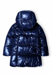 Chaquetón acolchado azul marino con un acabado brillante y acolchado. Cuenta con capucha y costuras horizontales prominentes a lo largo del cuerpo.