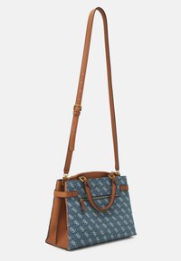 Torba na ramię z niebieskiej tkaniny w wzory, z brązowymi skórzanymi akcentami, złotymi okuciami oraz regulowanym paskiem. Posiada podwójne górne uchwyty oraz kieszeń na zamek.