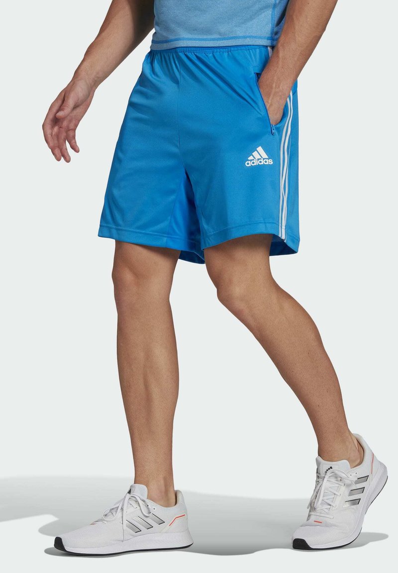 Move sport. Шорты adidas PRIMEBLUE designed to MOV. Шорты адидас спорт синии. Короткие синие шорты адидас. Шорты adidas синие короткие.