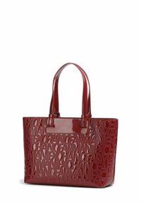 Borsa a spalla in pelle verniciata rossa con design del logo impresso, forma rettangolare, doppi manici e una superficie liscia.