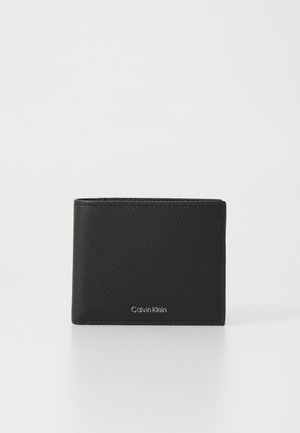 Portefeuille bifold en cuir noir texturé avec le logo "Calvin Klein" embossé en argent au centre avant.
