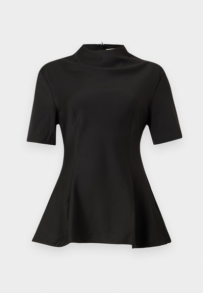 Top scurt negru cu mâneci scurte și guler înalt, fabricat dintr-un material neted. Mâneci evazate cu slituri laterale. Linii clare și siluetă ajustată.