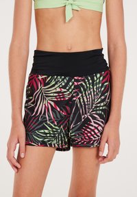 Zwarte shorts met een kleurrijk tropisch bladerenpatroon in roze, groen en rood, met een zwarte tailleband en zachte, rekbare stof.