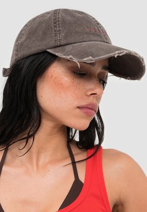 Poradie 7: WRSTBHVR - WRSTBHVR HEADWEAR KAEL CAP - Šiltovka
