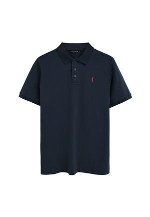 Marineblaues Polohemd mit kurzen Ärmeln, drei Knöpfen und kleinem roten Sticklogo auf der linken Brust.