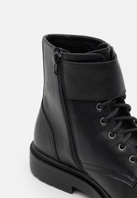 Zign Stivaletti stringati - black
