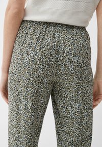 s.Oliver Pantalon classique - olivgrün