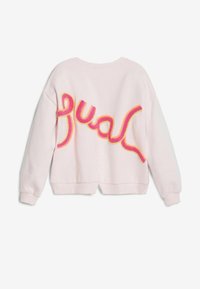 Felpa di colore rosa chiaro con un design corto, caratterizzata da un ricamo ondulato e colorato che scrive "qual" nella parte posteriore in rosa, giallo e arancione.