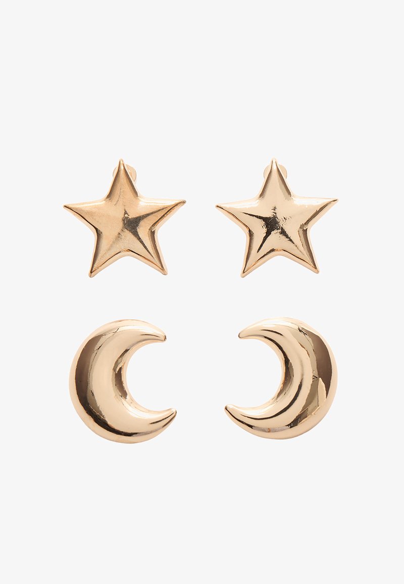 Boucles d'oreilles dorées présentant un design d'étoile et de croissant de lune, avec une texture de surface lisse et une finition polie, dotées d'une forme tridimensionnelle.