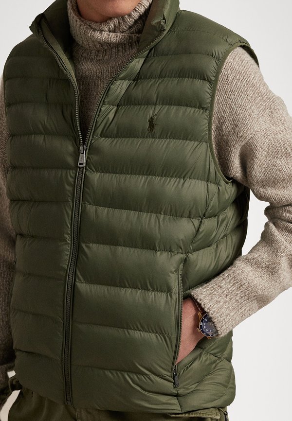 THE COLDEN PACKABLE GILET - Waistcoat - cruise olive3