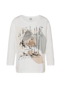 Weißes Langarmshirt mit einer Illustration einer Person, die an einem Café-Tisch sitzt, eine Sonnenbrille trägt, eine Tasse hält, umgeben von abstrakten Formen und Text.