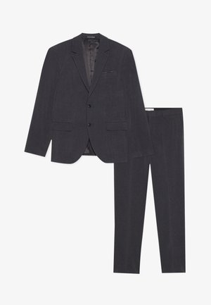 Tumehalli ülikond ühe nööbiga jakiga, millel on sakilised kraed, kaks esipocketit ja vastavad püksid. Sleek tekstuur, õrn muster.