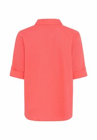 Kariertes Leinenhemd mit kurzen Ärmeln und Kragen, mit umgeschlagenen Ärmeln und geradem Saum, glatter Textur und minimalistischer Gestaltung.