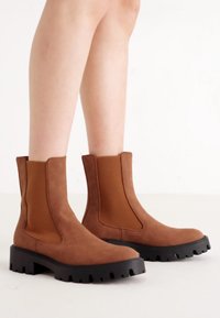 ONLY SHOES ONLBETTY BOOT - Platform ankle boots - cognac