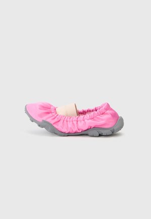 REI UNISEX - Foldable ballet pumps - fuxia