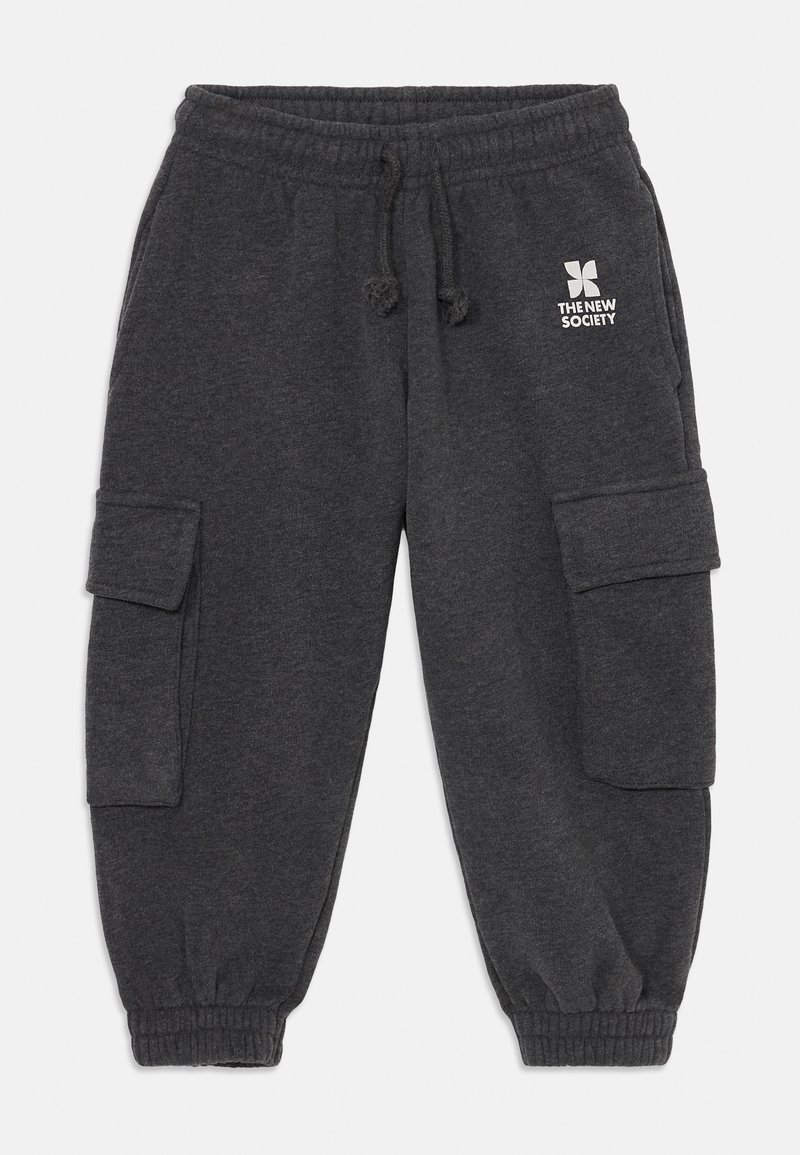 Ogļu pelēkas sporta bikses ar elastīgu jostasvietu, auklu un divām sānu kabatām. Augšējā kreisajā kājā ir balta logo.