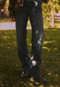 Next RIGID TALL   - Džinsi ar taisnām starām - washed black