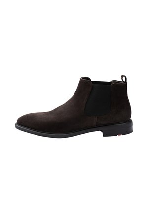 Dunkelbrauner Veloursleder-Chelsea-Boot mit schwarzem elastischem Seitenteil, niedrigem Absatz und Zuglasche hinten.