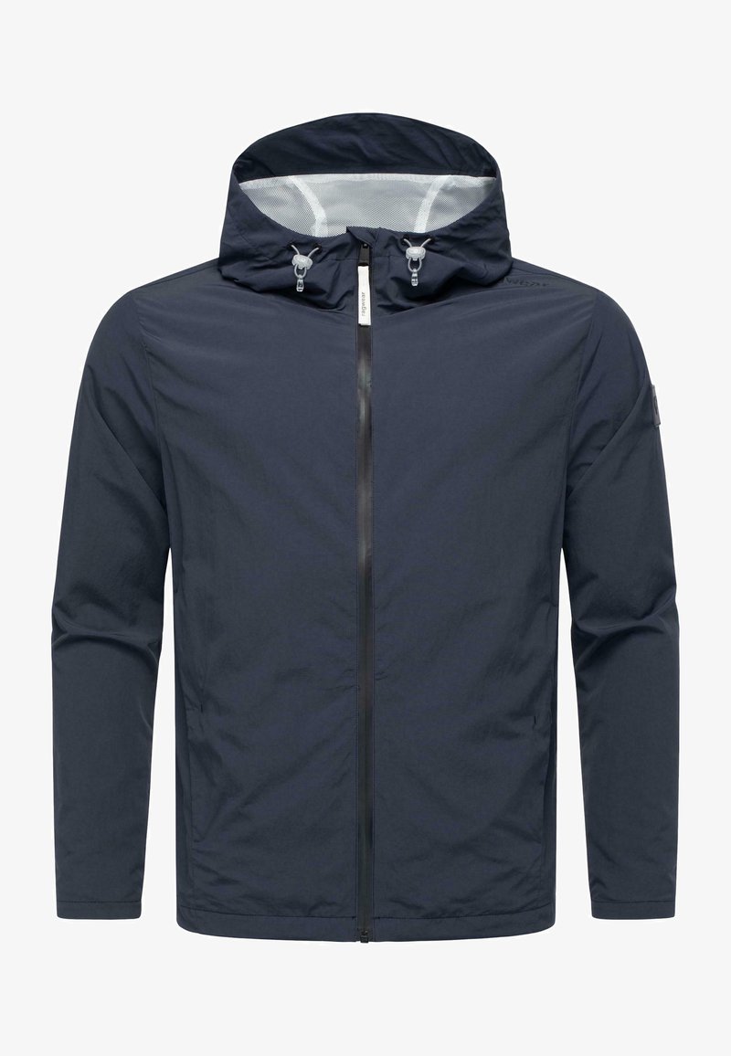 Jūros laivyno vėjui atsparus džemperis su užtrauktuku priekyje ir reguliuojama kapišonu. Pagamintas iš lengvos, glotnios medžiagos, minimalistiško dizaino, be kišenių.