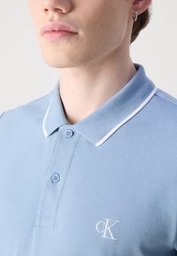 Calvin Klein Jeans TIPPING SLIM - Polo - faded denim