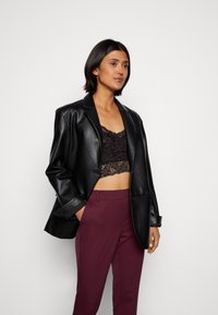 Vero Moda VMMAYA SOLID PANT - Nohavice - winetasting