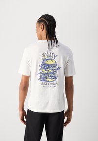 Scotch & Soda SMU CHILL OUT - Apdrukāts T-krekls - white