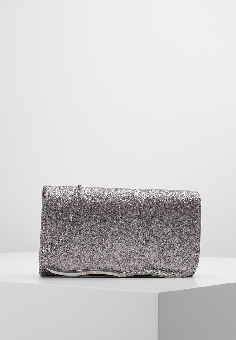 Pochette pailletée grise avec une bandoulière chaîne, des ferrures argentées et des accents décoratifs en forme de cœur à l'avant, affichant une texture lisse.
