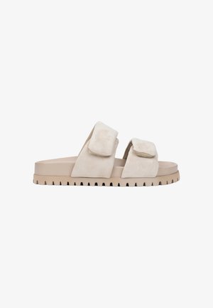 Beige Wildledersandalen mit zwei breiten Oberriemen und einer strukturierten Gummisohle mit geriffeltem Rand für besseren Halt.