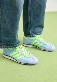 Επιλέχθηκε, blue/neon green