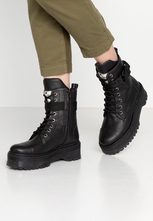 Stivaletti con plateau - black