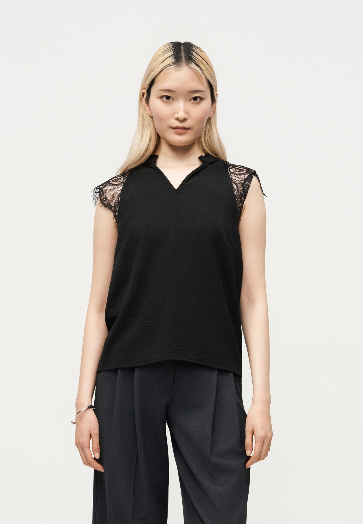 ONLPLOY METTE V NECK