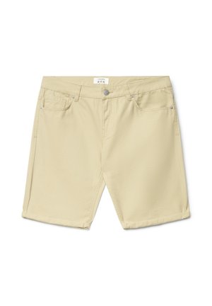 Shorts beige alla lunghezza del ginocchio con bottone frontale, chiusura lampo, passanti per cintura e due tasche frontali su sfondo bianco.