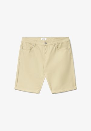 Shorts beige alla lunghezza del ginocchio con bottone frontale, chiusura lampo, passanti per cintura e due tasche frontali su sfondo bianco.